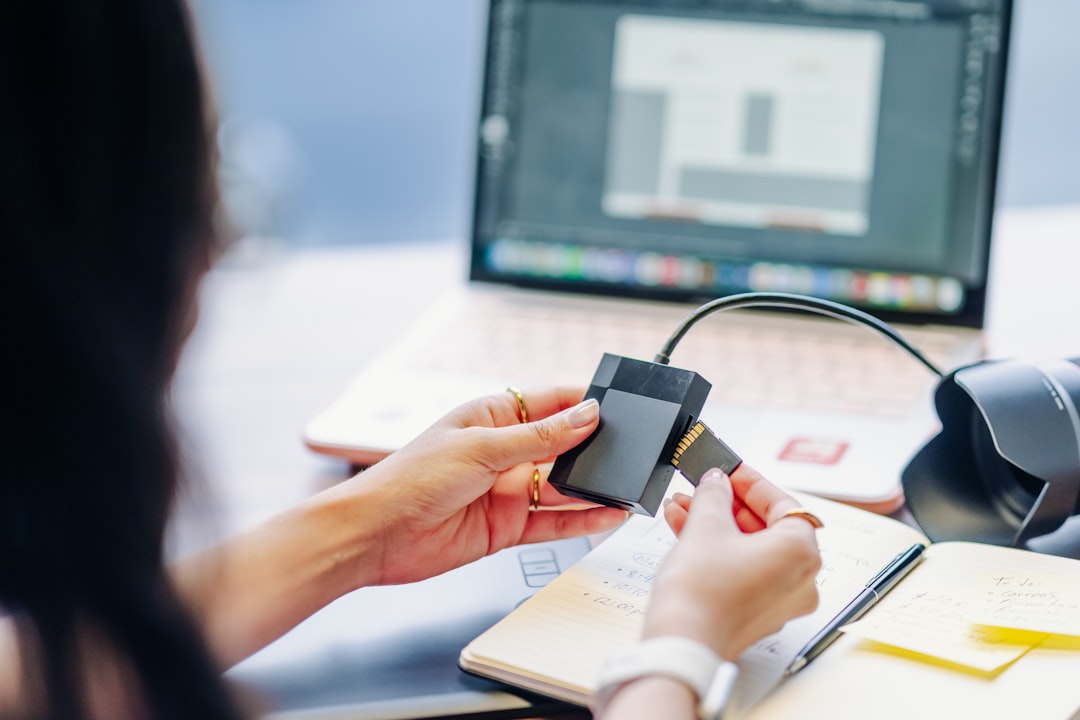 hands-connecting-external-hard-drive-to-laptop-dhnf01kqtge